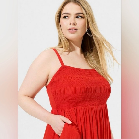 Torrid Red Midi Washable
Gauze Smocked Bodice Tiered Dress size 2 (Fits 18-20) - Picture 2 of 8